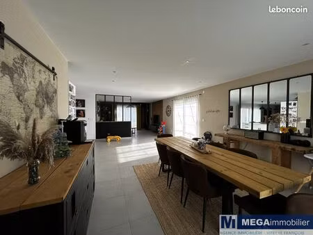 maison 7 pièces 211 m²