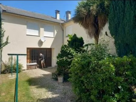 ade loc meuble t1bis ds petite résid. d 4 apt avc jardin avc parking et box