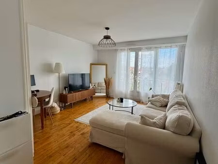 appartement t3 rénové place zola - disponible le 19 avril - chauffage inclus