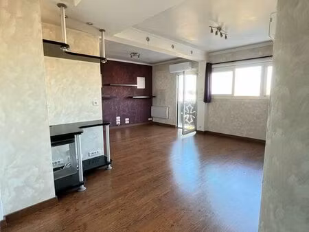 grand t2 dans résidence sécurisée avec garage individuel