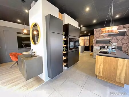 local commercial 150 m²