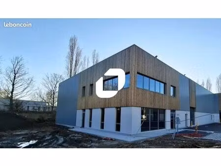 local d'activité 700 m²