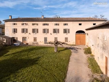 maison 8 pièces 228 m²