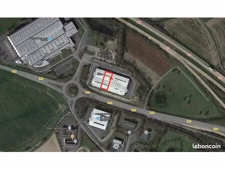 local bureaux 876 m²