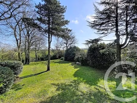 maison avec potentiel et grand terrain