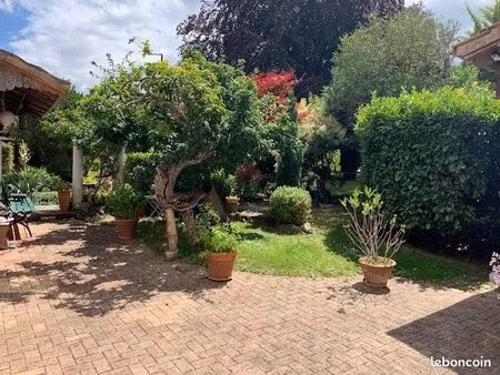 maison familiale lumineuse - 153 m2 - jardin arboré de plus de 8 ares  8 pièces  2 véranda