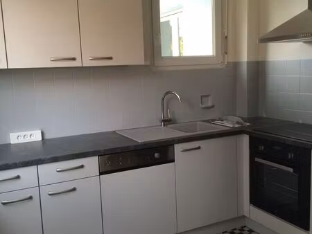 ingersheim  f4 de 112m² en rez-de chaussée d'un petit immeuble  jardinet  cave et stationn