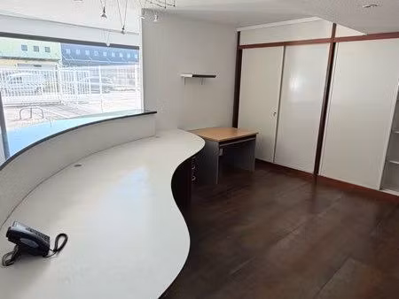 local professionnel / commercial 60 m2