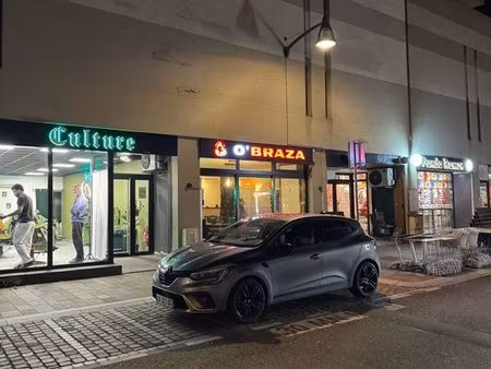 3 locaux commerciaux  spéciales  investisseurs