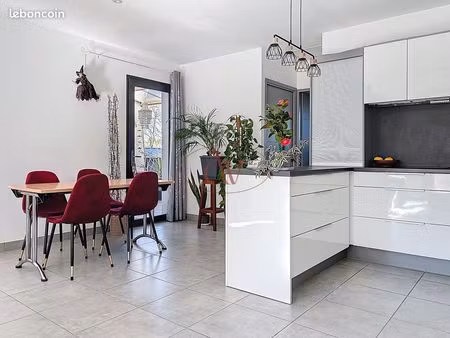 villa 6 pièces 148 m²