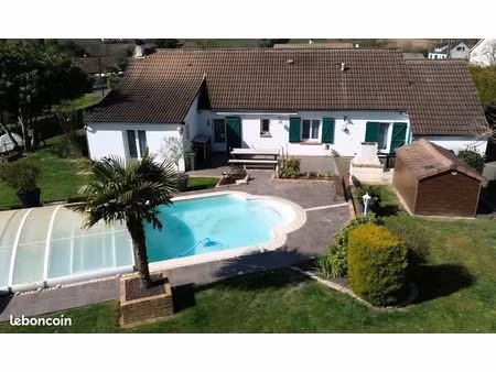 maison plain pied rénovée 121 m2  piscine chauffée  terrain 1125 m2  vue dégagée  environn