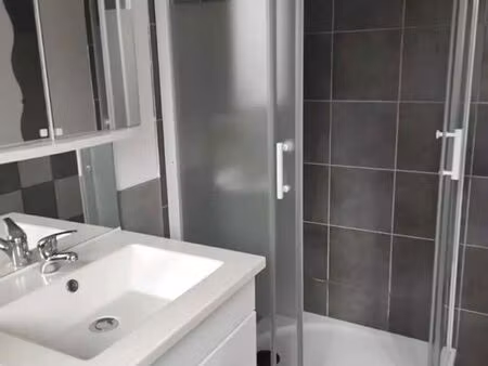 t2 avec garage et cours privative non attenante