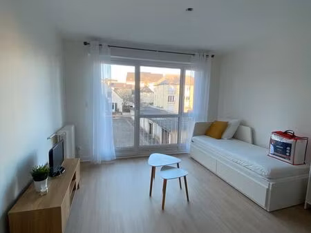 agréable studio meublé et rénové de 23 m2 proche centre-ville