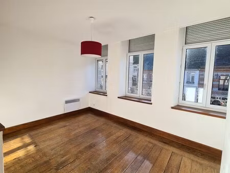 location appartement solre le chateau