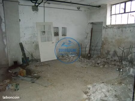 maison 1 pièce 80 m²