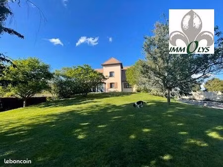 propriété 5 pièces 190 m²