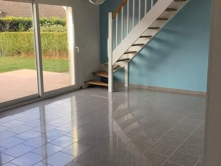 maison semi-mitoyenne avec jardin et piscine – proville secteur calme