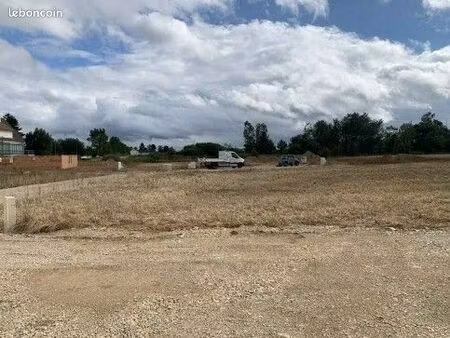 terrain constructible 804m²