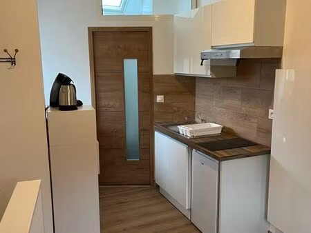 location studio meublé