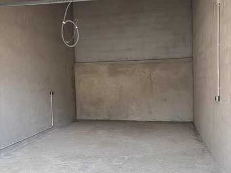 box fermé 40 m² – accès sécurisé – arthaz pont-notre-dame