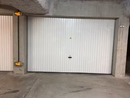 garage fermé 20 m² - pmr  sous-sol sécurisé - rumilly martenex