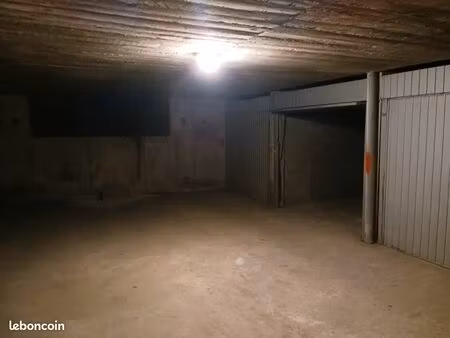 grand garage à louer