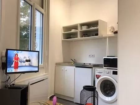 studio la madeleine / arrêt de tram romarin