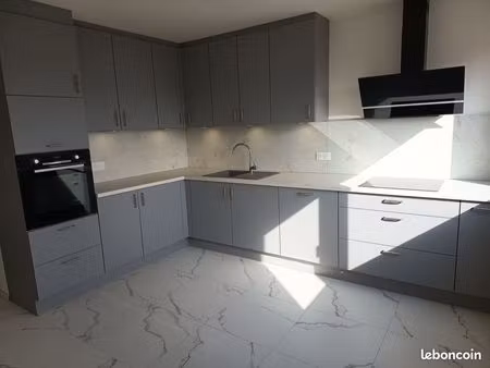 t3 de 80 m2  refait  spacieux  lumineux et proche tram