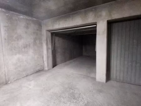 parking/box 1 pièce 13 m²