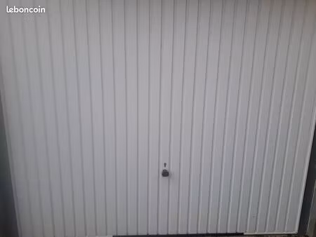 garage individuel sécurisé voiture  garde meubles..