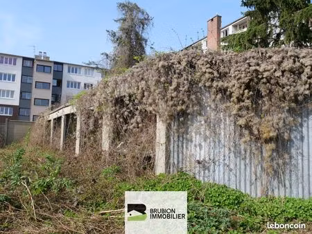 parking/box 7 pièces 140 m²