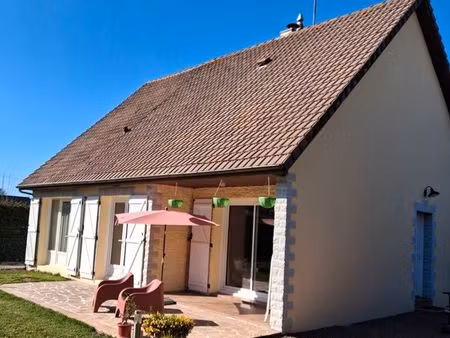 maison rénovée 3 chambres avec demi-étage  chalet chauffé  terrasse sud et terrain arboré 