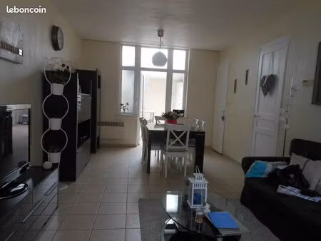 petite maison/ rue calme/ proche de toutes commodités