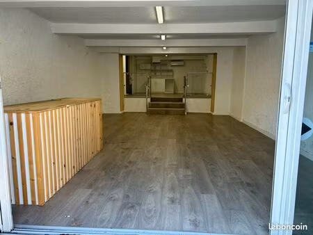 local à louer saison ou année