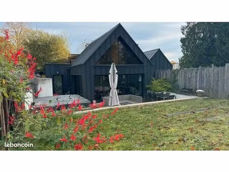 grande maison familiale 232 m2 - terrain arboré 3700 m2 - la bazoge