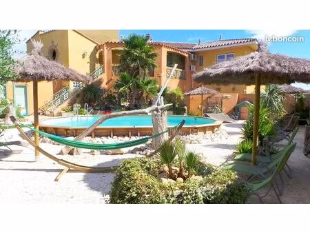 villa rez de jardin avec piscine