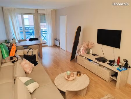 t2 lumineux non meublé - 53m2 - hyper centre la madeleine (860 cc)