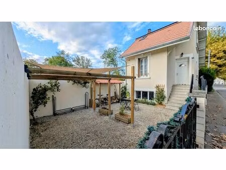 maison individuelle avec terrain - rénovée avec soin - quartier de l'aumône - rumilly