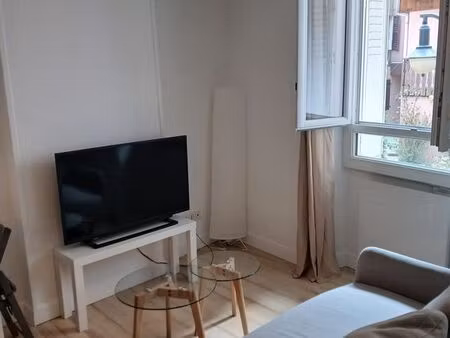 charmant 2 pièces meublé avec terrasse – centre-ville  à deux pas de l’embarcadère