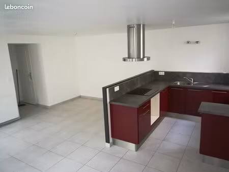 appartement t2 rdc avec cour sille le guillaume