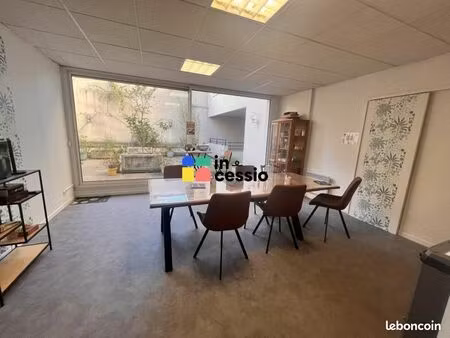 bureaux 161 m²