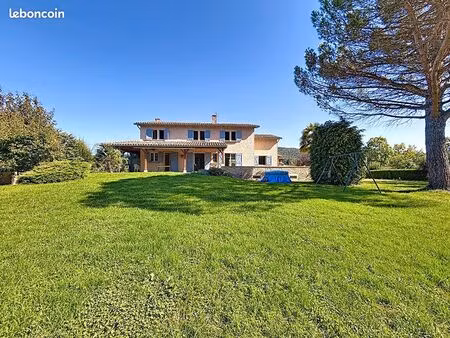 villa 9 pièces 300 m²