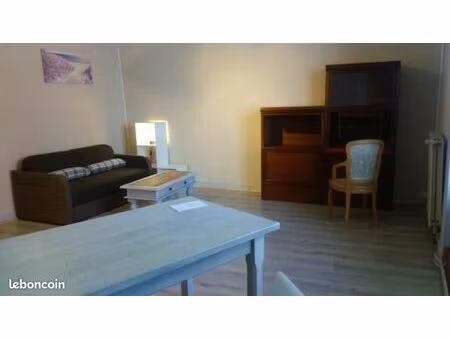 chambre à louer dans grande maison à cluny intra-muros