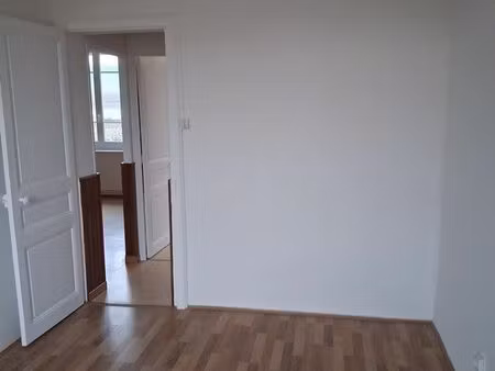 appartement t3 de 62m2 (+ jardin  dépendance et cour)