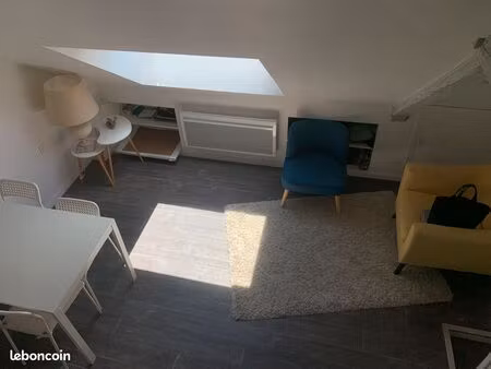 appartement avec chambre en mezzanine eau et électricité compris dans le prix