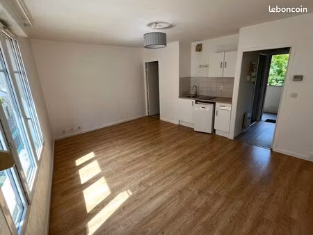 grand studio 200m gare et tramway