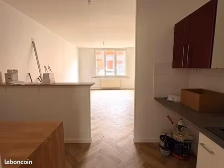 t3 63m2 avec cour privative place du théâtre