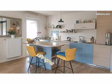 t3 lumineux avec double balcon (18 m²)  vue salève – parking – proche genève