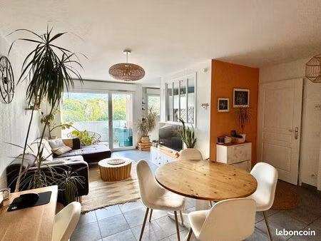 t2 de 52 m² – vue montagnes – balcon – garage – cave