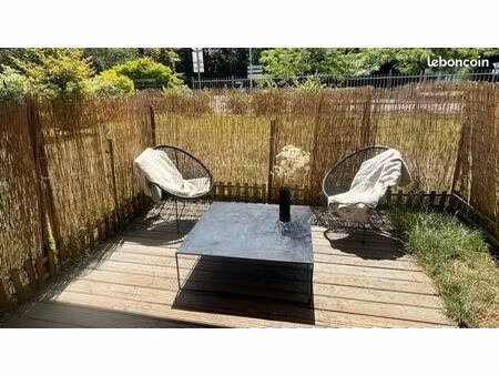 t2 avec grande terrasse exposée sud et place de parking